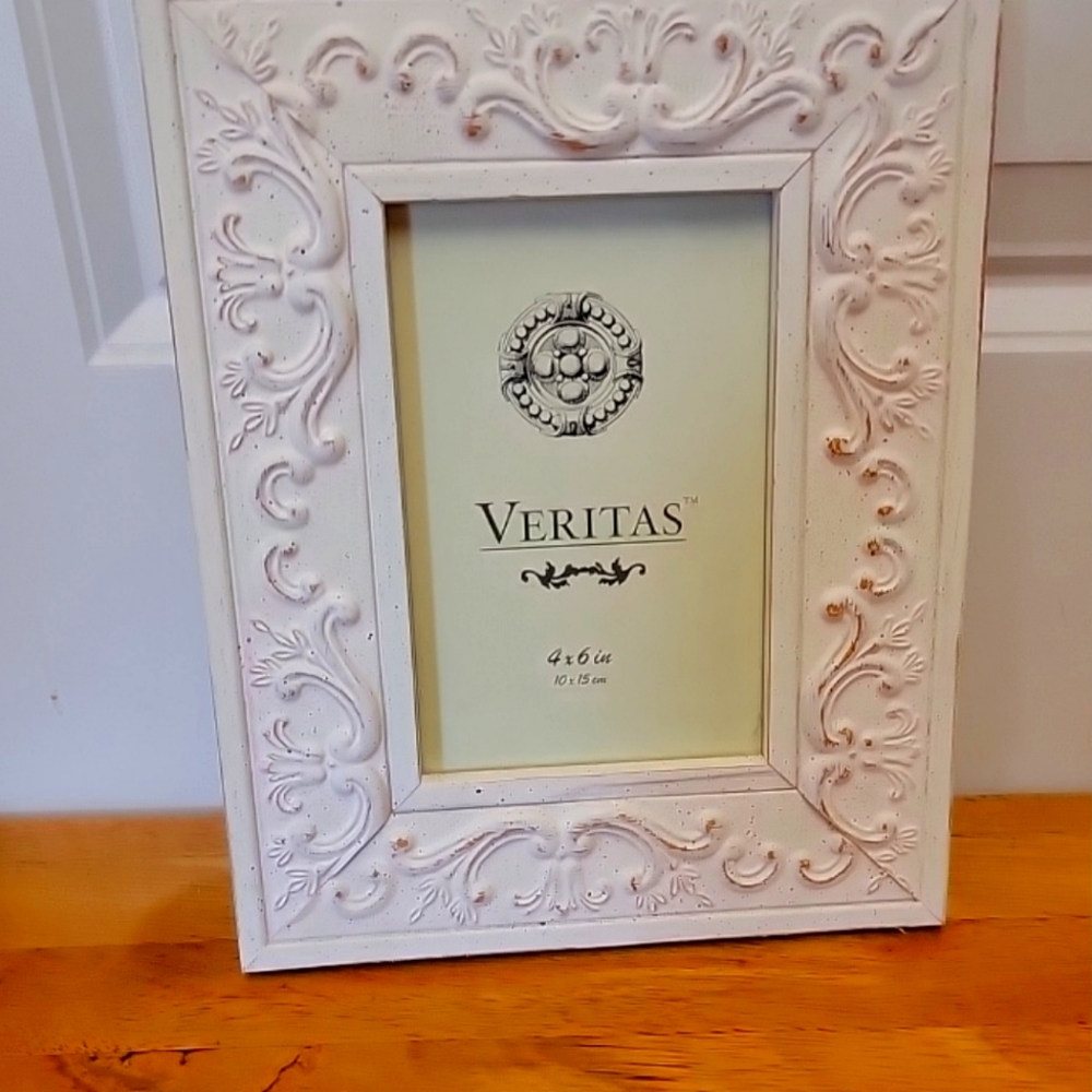 Veritas Ivory White Scroll Wood? Picture Frame for 4" x 6" Photo Shabby Chi look